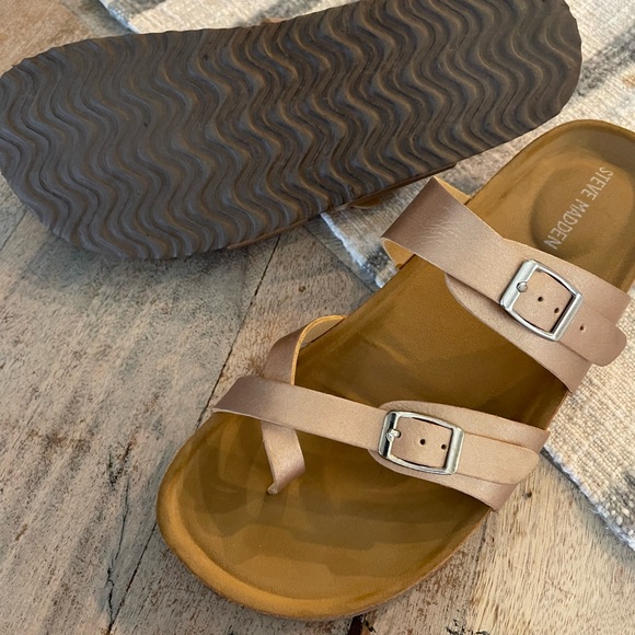 Steve Madden Sandals Girls Size 4 - Picture 1 of 3